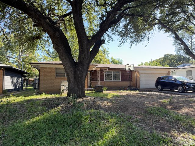 1202 W Tucker Boulevard, Arlington, TX 76013