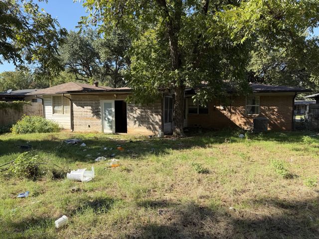 1202 W Tucker Boulevard, Arlington, TX 76013