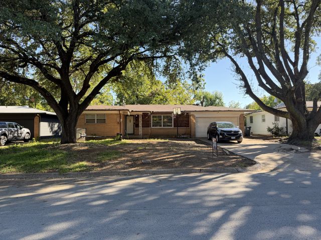1202 W Tucker Boulevard, Arlington, TX 76013