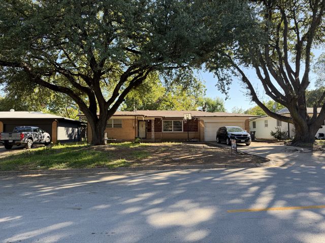 1202 W Tucker Boulevard, Arlington, TX 76013