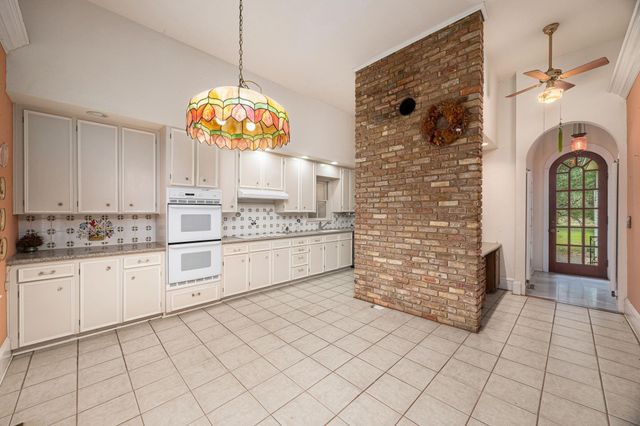 236 Preston Street, Columbus, TX 78934