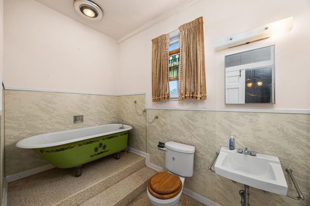 236 Preston Street, Columbus, TX 78934