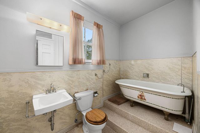 236 Preston Street, Columbus, TX 78934