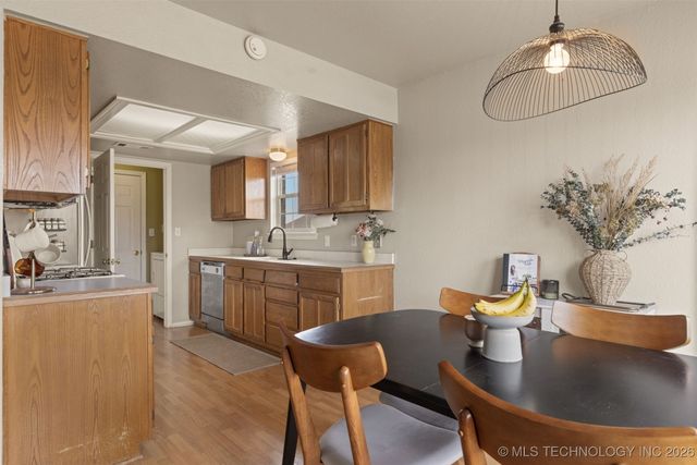 11827 Valley Avenue, Collinsville, OK 74021