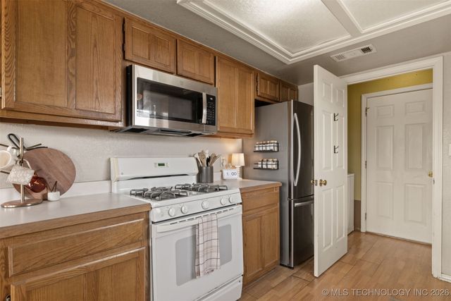 11827 Valley Avenue, Collinsville, OK 74021