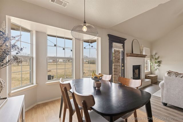 11827 Valley Avenue, Collinsville, OK 74021