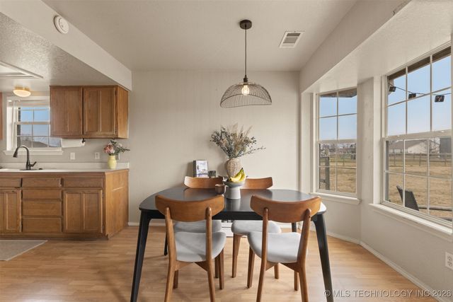 11827 Valley Avenue, Collinsville, OK 74021