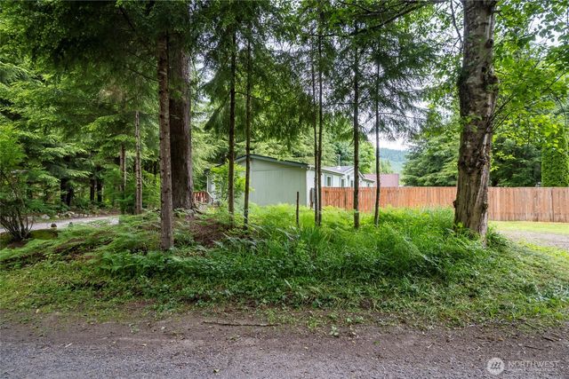 22221 S Forest Loop Road, Granite Falls, WA 98252