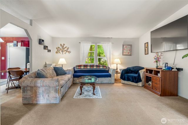 22221 S Forest Loop Road, Granite Falls, WA 98252