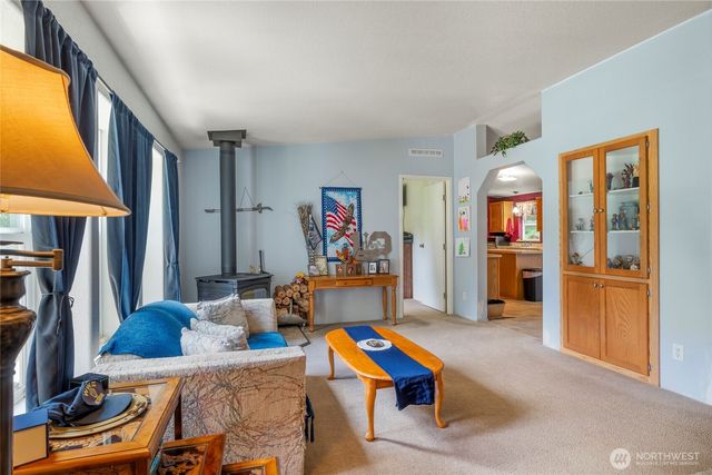 22221 S Forest Loop Road, Granite Falls, WA 98252