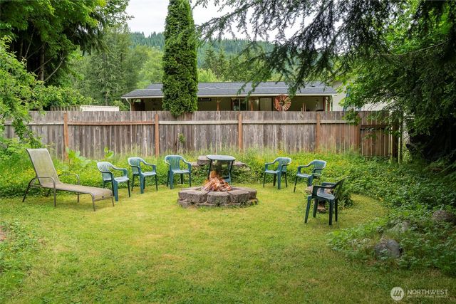 22221 S Forest Loop Road, Granite Falls, WA 98252