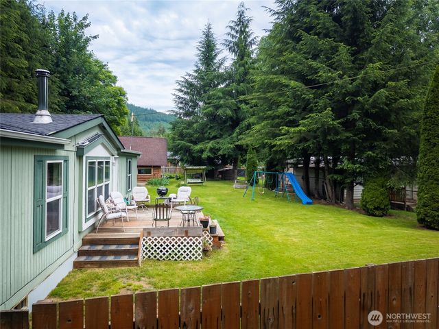 22221 S Forest Loop Road, Granite Falls, WA 98252