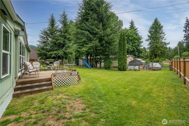 22221 S Forest Loop Road, Granite Falls, WA 98252