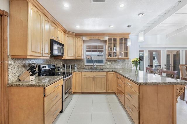 13710 SW 18th Ter, Miami, FL 33175