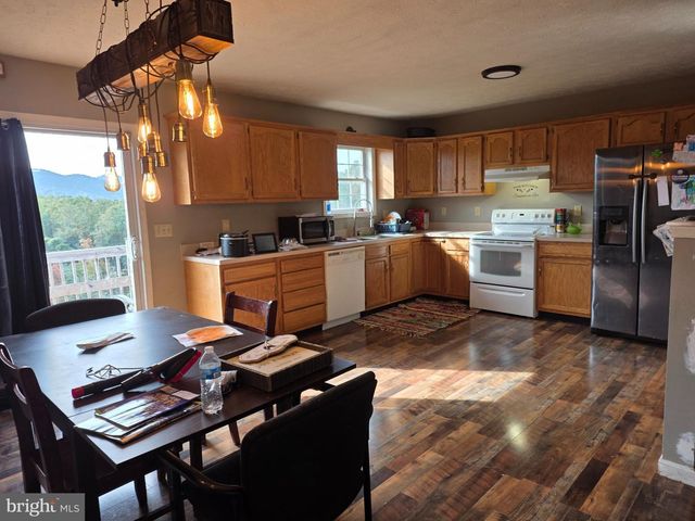 14 RIVER GLEN RD, Paw Paw, WV 25434