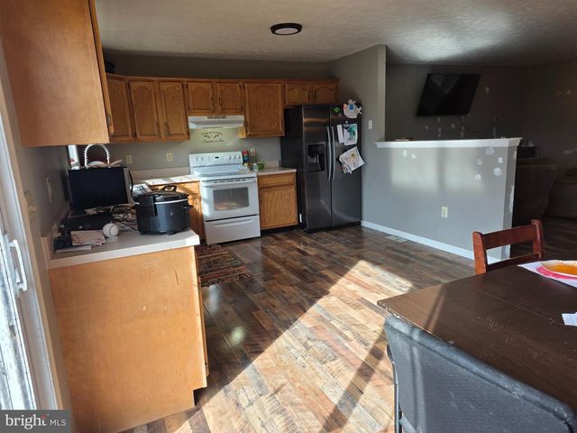 14 RIVER GLEN RD, Paw Paw, WV 25434