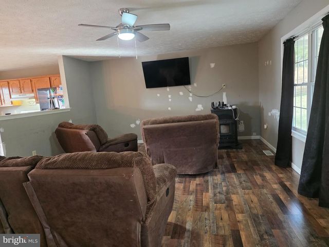 14 RIVER GLEN RD, Paw Paw, WV 25434