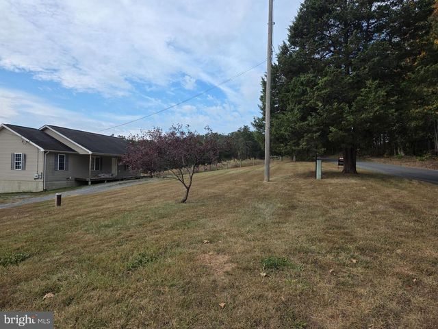 14 RIVER GLEN RD, Paw Paw, WV 25434