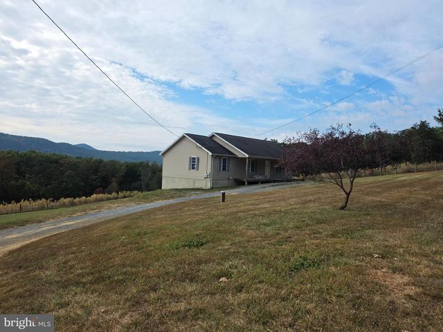 14 RIVER GLEN RD, Paw Paw, WV 25434