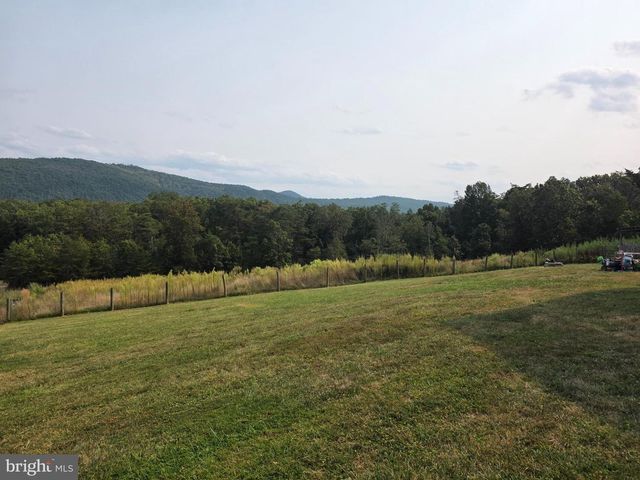 14 RIVER GLEN RD, Paw Paw, WV 25434