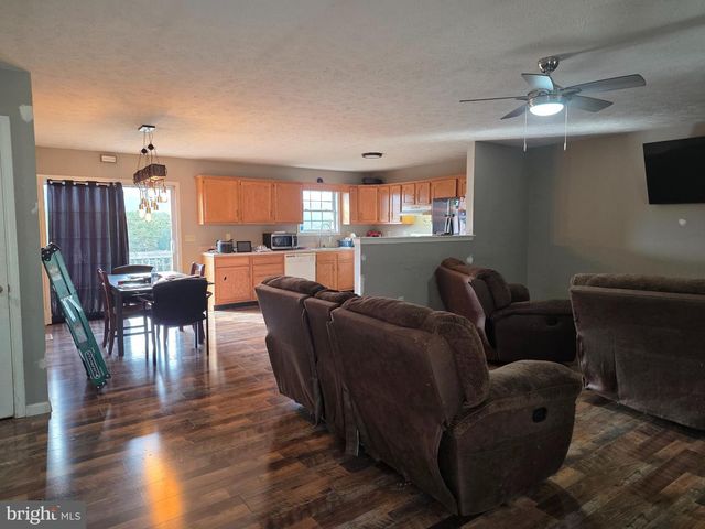 14 RIVER GLEN RD, Paw Paw, WV 25434