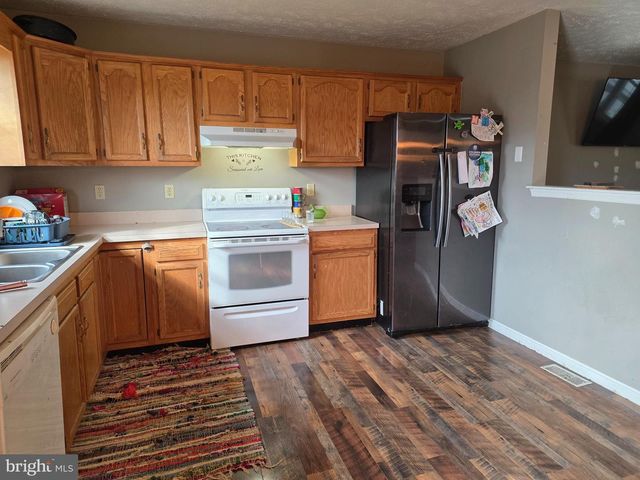 14 RIVER GLEN RD, Paw Paw, WV 25434