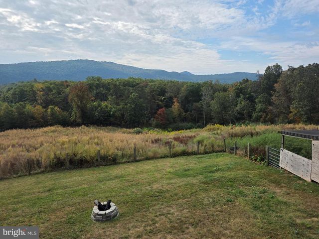 14 RIVER GLEN RD, Paw Paw, WV 25434