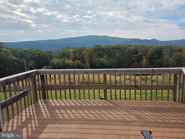 14 RIVER GLEN RD, Paw Paw, WV 25434