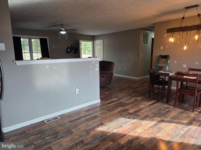 14 RIVER GLEN RD, Paw Paw, WV 25434