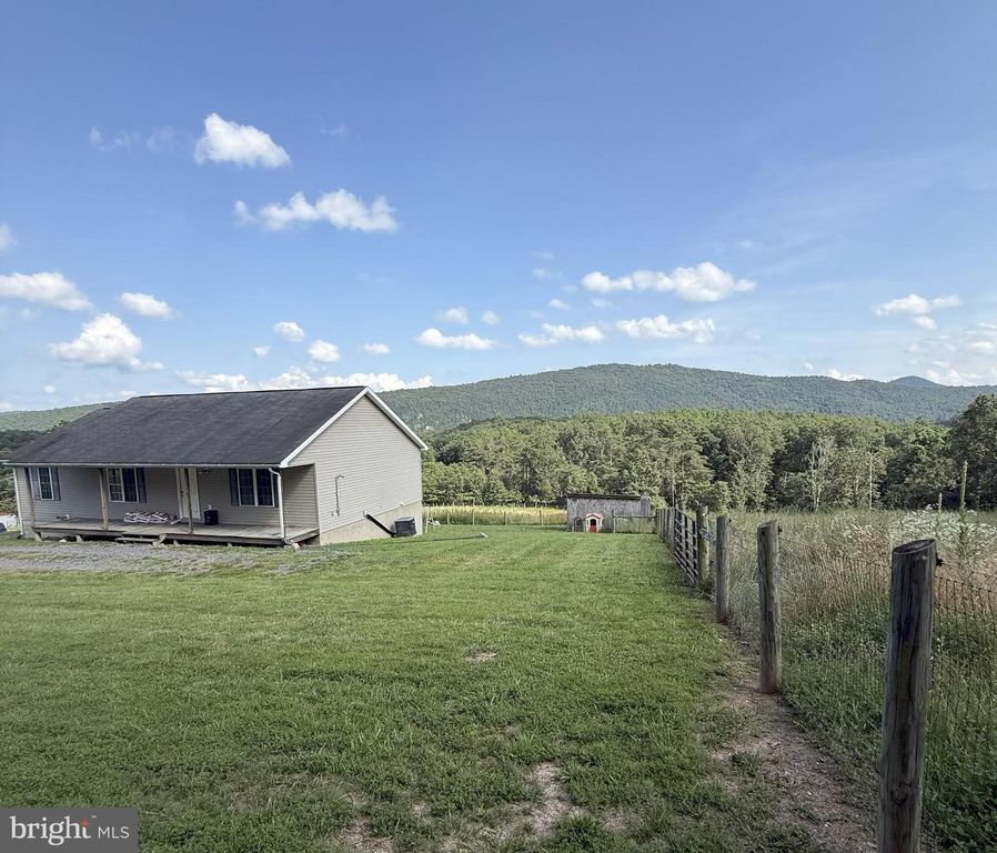 14 RIVER GLEN RD, Paw Paw, WV 25434