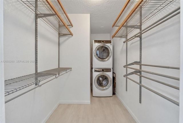 9000 SW 40th Ter, Miami, FL 33165