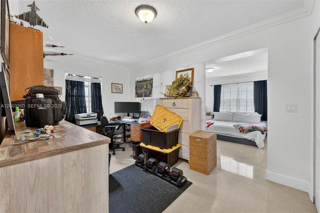 9000 SW 40th Ter, Miami, FL 33165