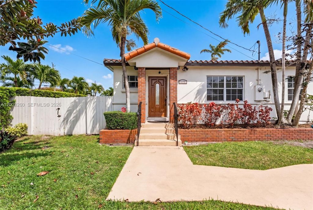 9000 SW 40th Ter, Miami, FL 33165