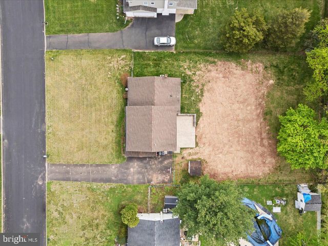 64 GELDER DR, Southampton, PA 18966