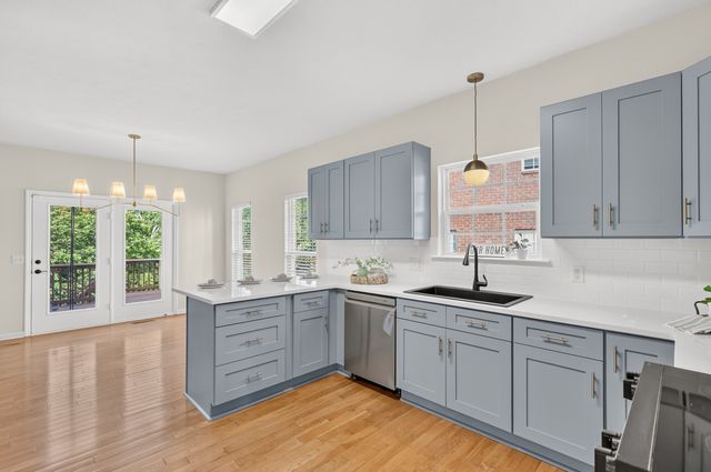 6733 Sugar Hill Dr, Nashville, TN 37211