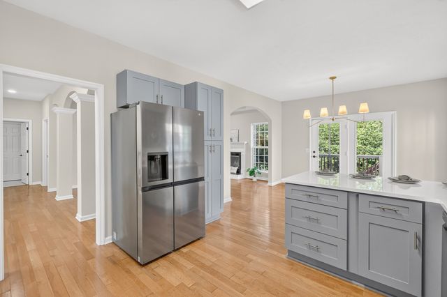 6733 Sugar Hill Dr, Nashville, TN 37211