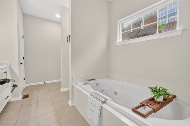 6733 Sugar Hill Dr, Nashville, TN 37211