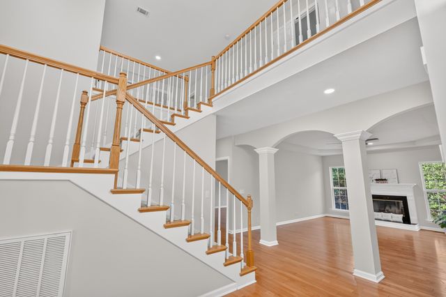 6733 Sugar Hill Dr, Nashville, TN 37211