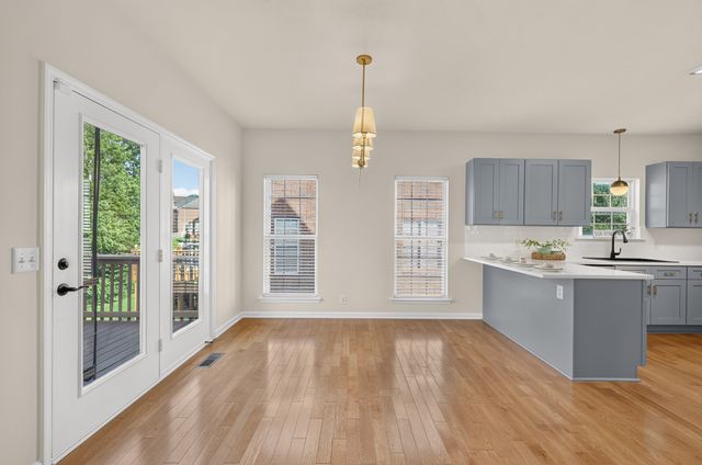 6733 Sugar Hill Dr, Nashville, TN 37211