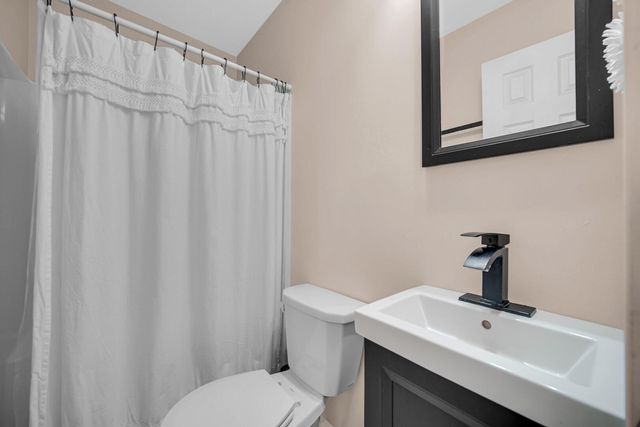 1602 Carriage Drive, Valparaiso, IN 46383