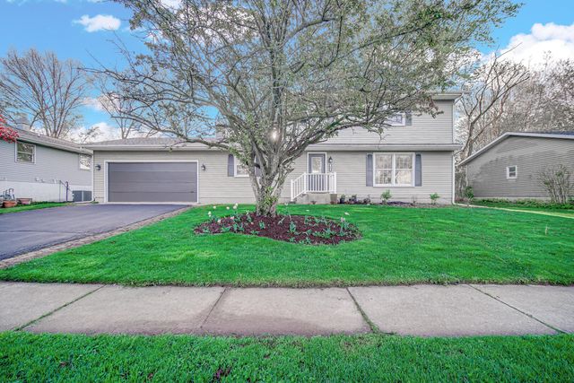 1602 Carriage Drive, Valparaiso, IN 46383