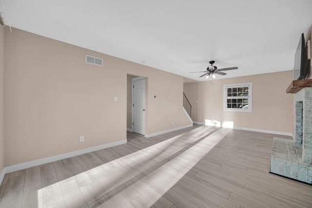 1602 Carriage Drive, Valparaiso, IN 46383