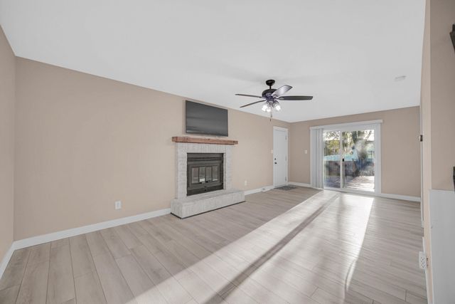 1602 Carriage Drive, Valparaiso, IN 46383