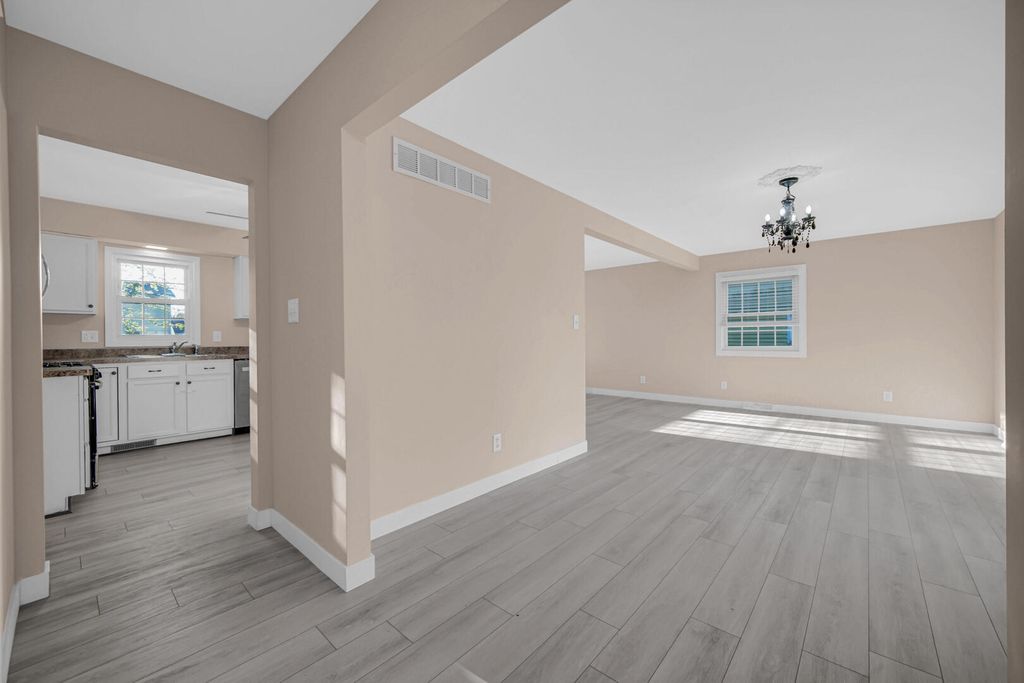 1602 Carriage Drive, Valparaiso, IN 46383