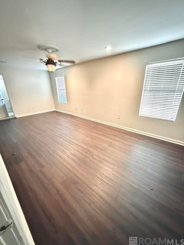 202 Leslie St, Denham Springs, LA 70726