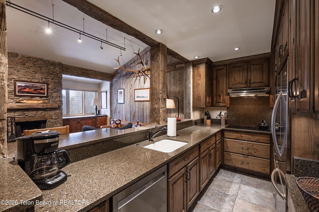 3730 N LAKE CREEK Drive 25-2-3, Wilson, WY 83014 photo 5