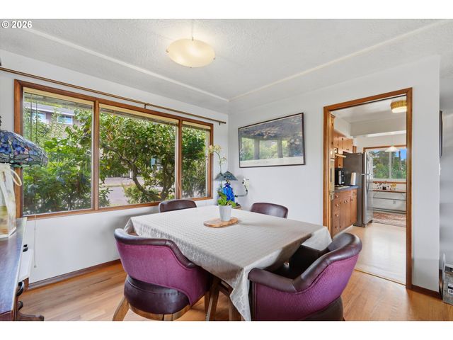 1803 E 6TH St, Vancouver, WA 98661