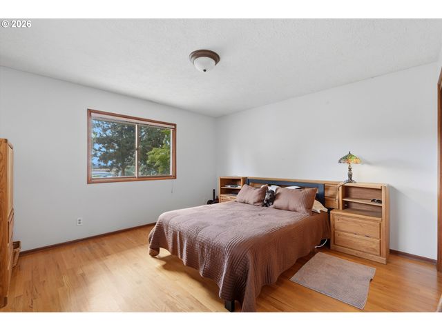 1803 E 6TH St, Vancouver, WA 98661