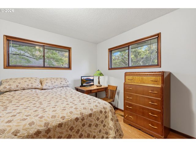 1803 E 6TH St, Vancouver, WA 98661