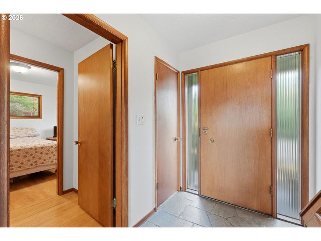 1803 E 6TH St, Vancouver, WA 98661